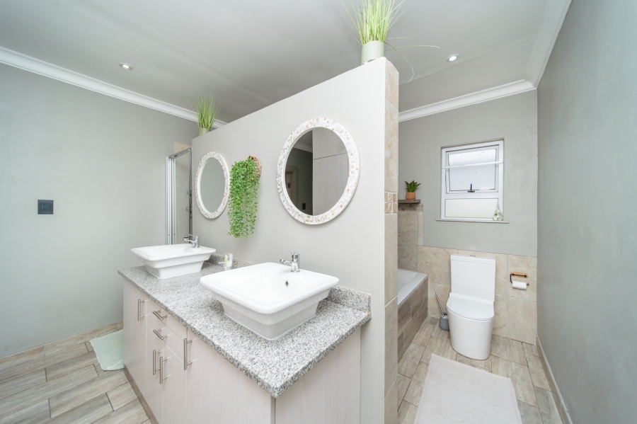 3 Bedroom Property for Sale in Vincent Eastern Cape